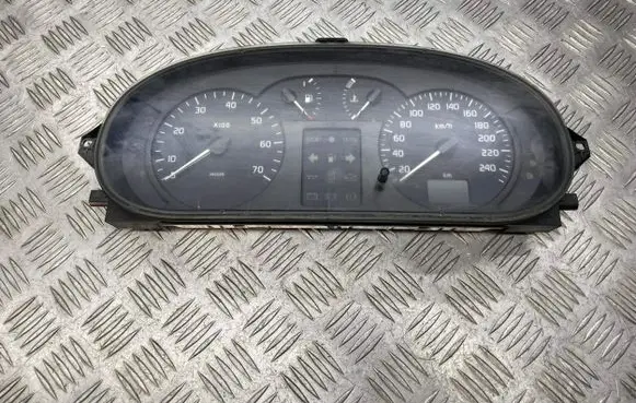 Renault Scenic I Speedometer (instrument cluster) 8200071820 501020710000 09043289902