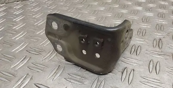 Toyota Verso Fender mounting bracket