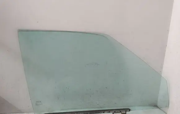 Volvo 940 Front door window glass four-door 43R00049