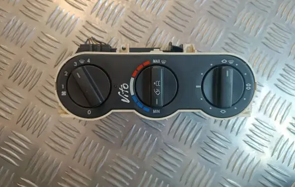 Mercedes-Benz Vito Viano W638 Climate control unit 133302Z 8282