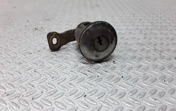 Citroen Xsara Picasso Front door lock (next to the handle) 