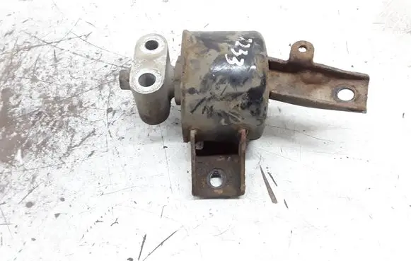 Chevrolet Kalos Engine mount bracket