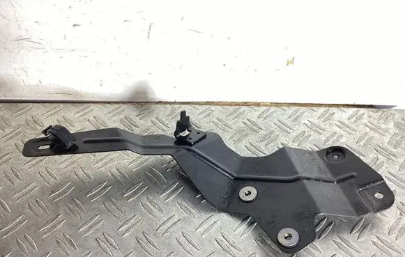 Volkswagen Tiguan Other engine bay part 5Q1819567A