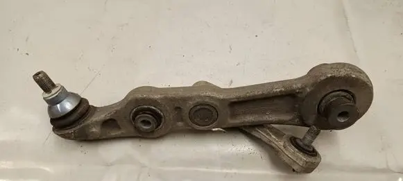 Mercedes-Benz C AMG W205 Front lower control arm/wishbone A20554