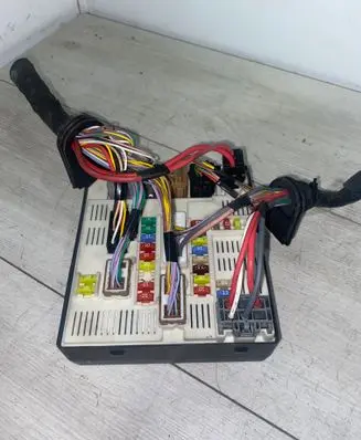 Renault Megane II Fuse box set 284B61871R 519339402 9637437792