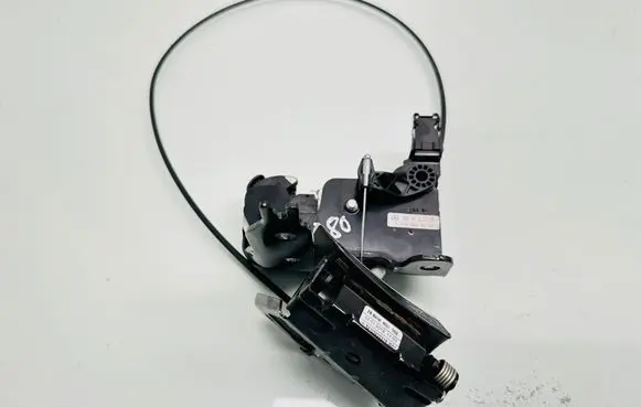 Mercedes-Benz CLS C218 X218 Seat back rest lock catch A2189200072
