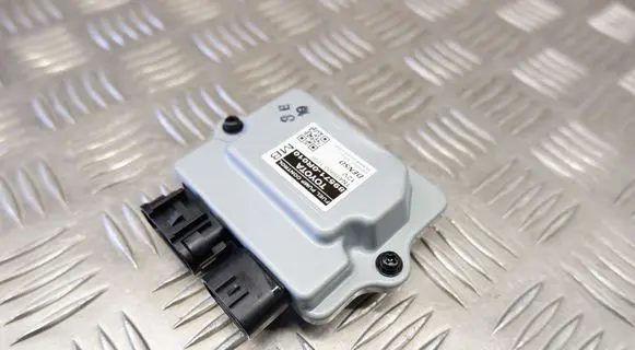 Toyota Highlander XU70 Fuel injection pump control unit/module 895710R010