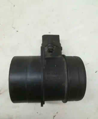 Volkswagen PASSAT B6 Mass air flow meter 074906461B 0281002461