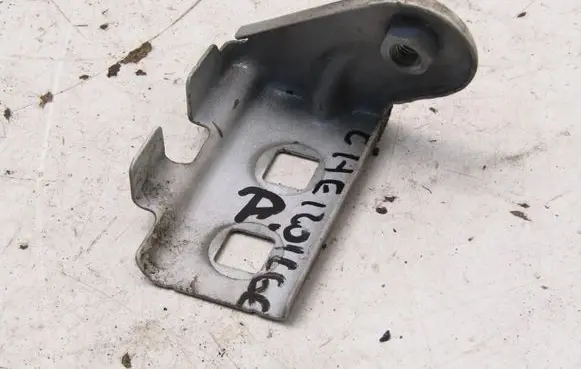 Jeep Cherokee Fender mounting bracket 436215J