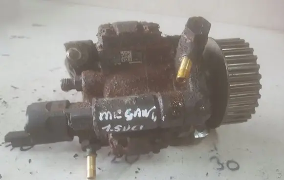 Renault Megane III Fuel injection high pressure pump 8200821184