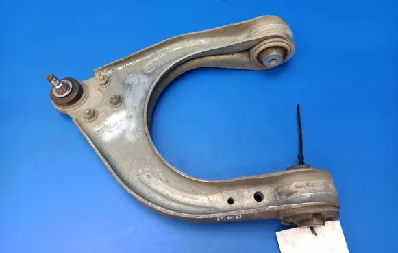 Mercedes-Benz CLS C219 Front lower control arm/wishbone A2113308907