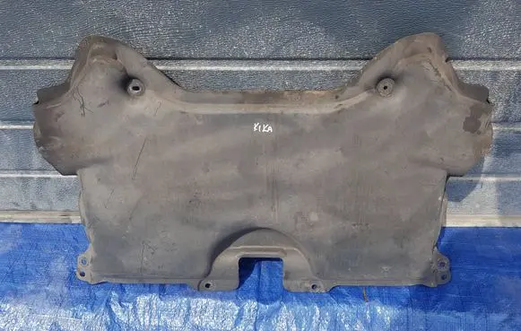 Mercedes-Benz C W204 Engine splash shield/under tray A2045242430GGT A2045242430