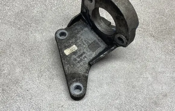 Opel Insignia A Driveshaft support bearing bracket 55560072