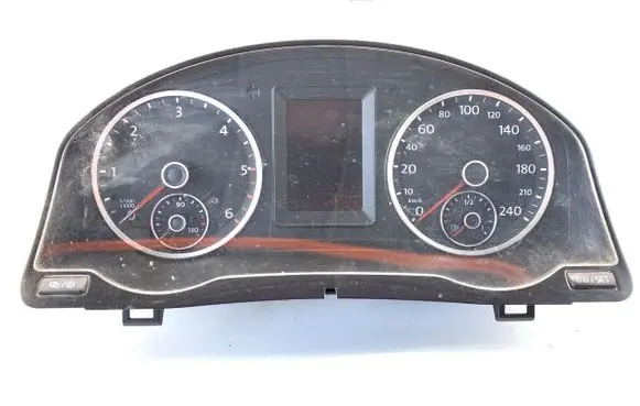 Volkswagen Tiguan Speedometer (instrument cluster) 5N0920873C