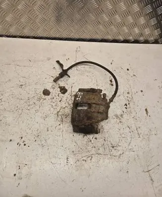 Volkswagen PASSAT B4 Front brake caliper 