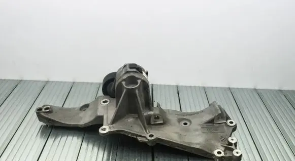 Ford Kuga II Generator/alternator bracket DS7Q8D611AH