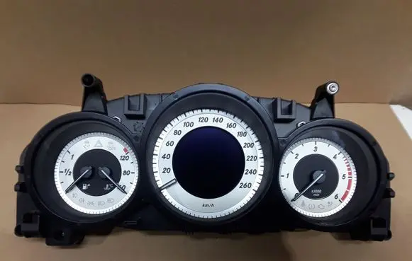Mercedes-Benz E W212 Speedometer (instrument cluster) A2129000825 2129013805 2129026108