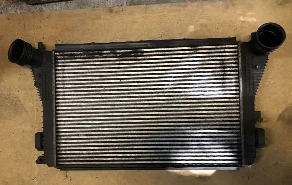 Volkswagen Jetta V Intercooler air channel guide 1K0145803AN