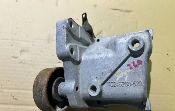 Toyota Hilux (AN10, AN20, AN30) Generator/alternator bracket TG246260-522