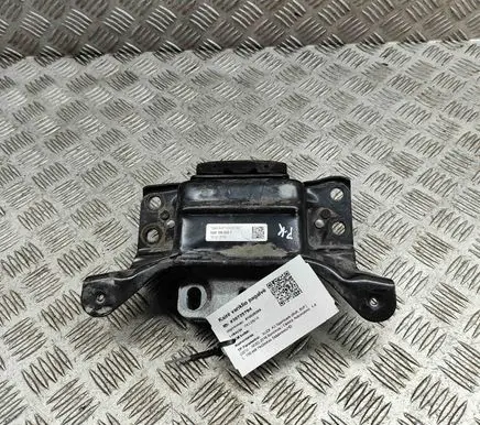 Engine mount bracket