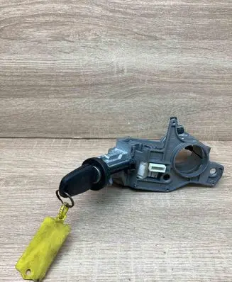 Opel Zafira B Ignition lock 2421430 27957B220B WithKey