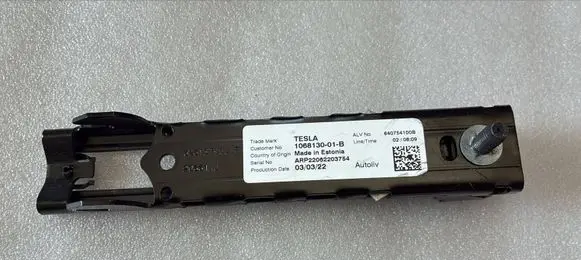 Tesla Model Y Seat belt adjustment rail 106813001B 1068130