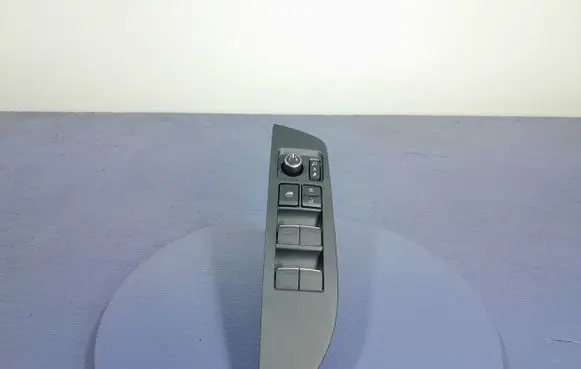 Toyota Corolla E10 Electric window control switch 84040-02160