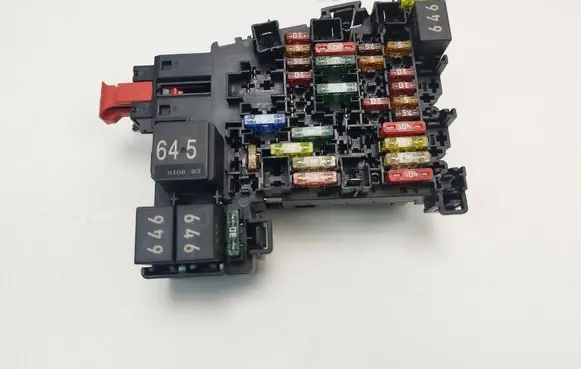 Volkswagen Tiguan Fuse module 5Q0937615C