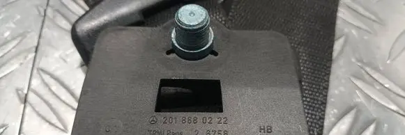 Mercedes-Benz C W203 Front seatbelt 2018680222