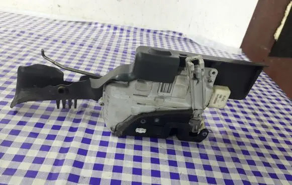 Audi A4 S4 B7 8E 8H Front door lock