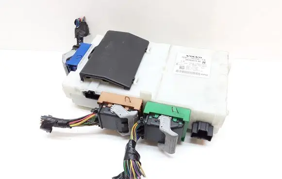 Volvo XC70 Fuse module 30765624AE 7G9T14C256FA