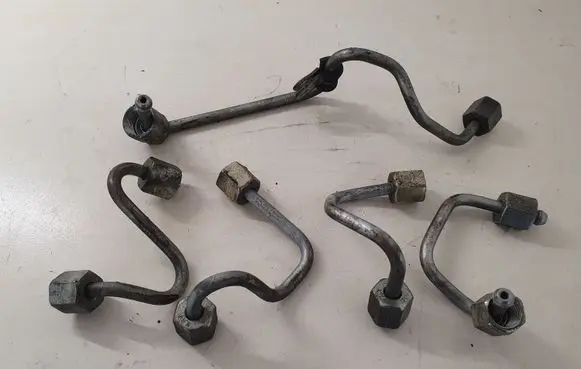 Volkswagen PASSAT CC Fuel injector supply line/pipe 
