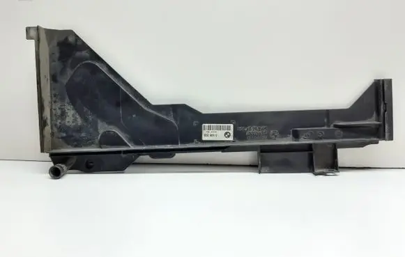 BMW X3 E83 Radiator mount bracket 3509203