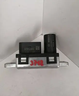 Volvo XC60 Glow plug pre-heat relay 32202461