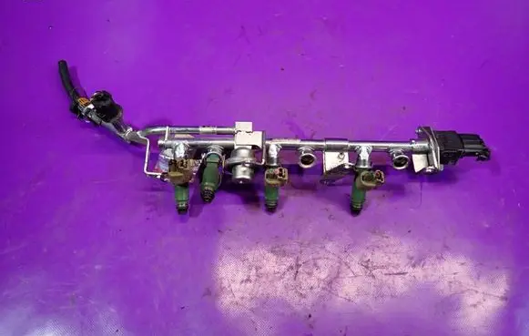 Jaguar X-Type Fuel main line pipe 