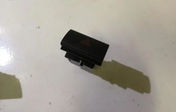 Toyota Avensis T220 Hazard light switch 5331024 153309