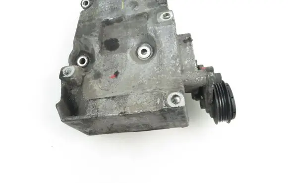 Volkswagen PASSAT B5.5 A/C compressor mount bracket 038260885C