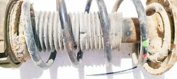 Volkswagen Polo IV 9N3 Front coil spring 