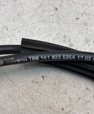 Volkswagen Golf V Engine bonnet/hood lock release cable 1K1823535A
