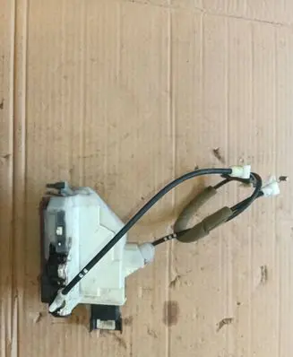 Peugeot 5008 Front door lock