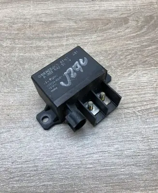 Mercedes-Benz E W211 Glow plug pre-heat relay A0025423819