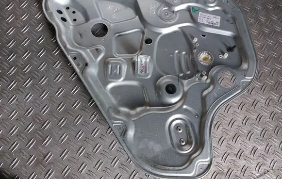 Hyundai i30 Rear window lifting mechanism without motor 834702R060