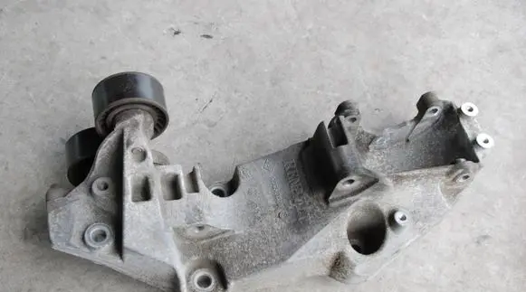 Renault Laguna III Generator/alternator bracket 8200527320