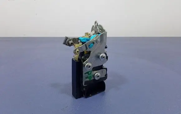 Chevrolet Spark Front door lock 