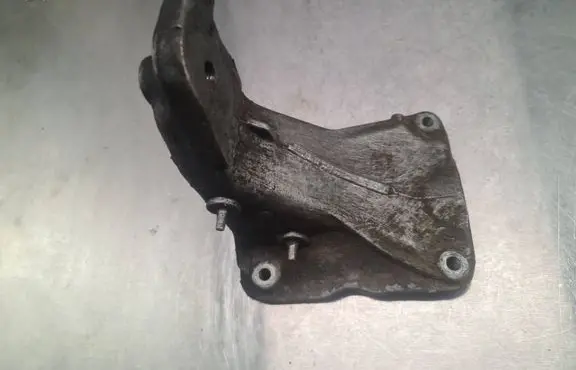 Volkswagen Golf III Engine mounting bracket 1H0199354K