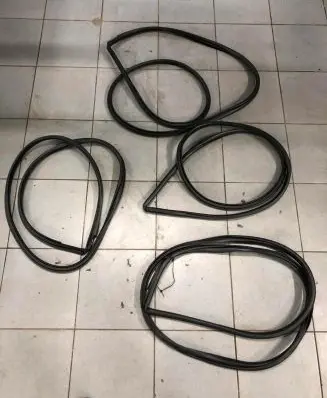 Toyota Yaris XP210 Front door rubber seal