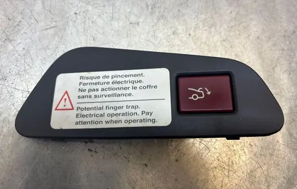 Peugeot 508 Tailgate/trunk/boot open switch 9689074277