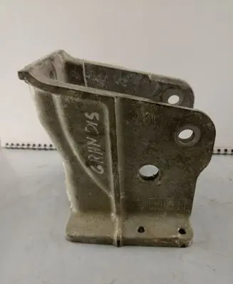 Mitsubishi Grandis Engine mounting bracket