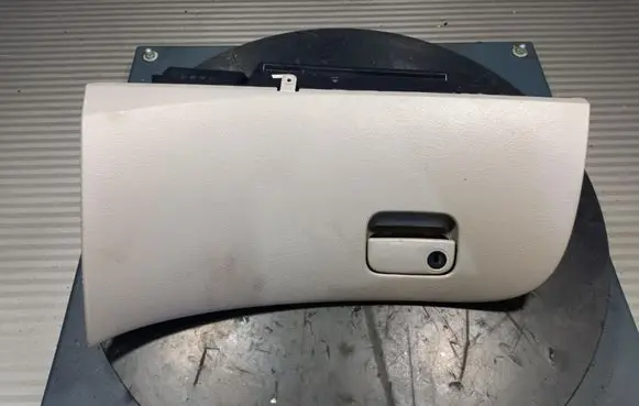 Subaru Tribeca Glove box
