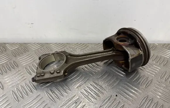 Audi Q7 4M Piston with connecting rod 06LJ